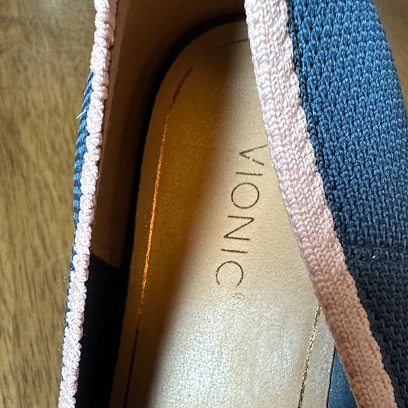 Vionic Pointed Toe Knit Flats Blue Pink Trim Women Size 10 Career Ballet Flat - Picture 2 of 8